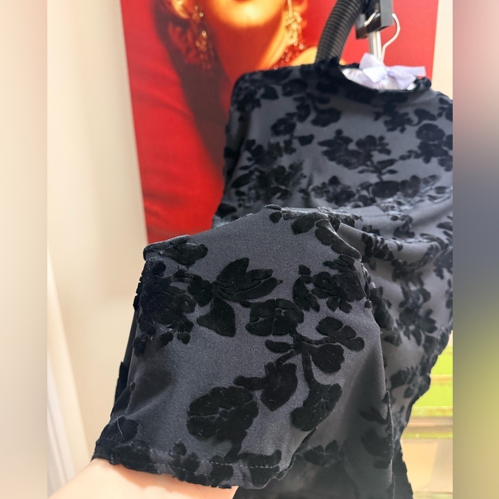 Top with floral velvet - Picture 4 of 5